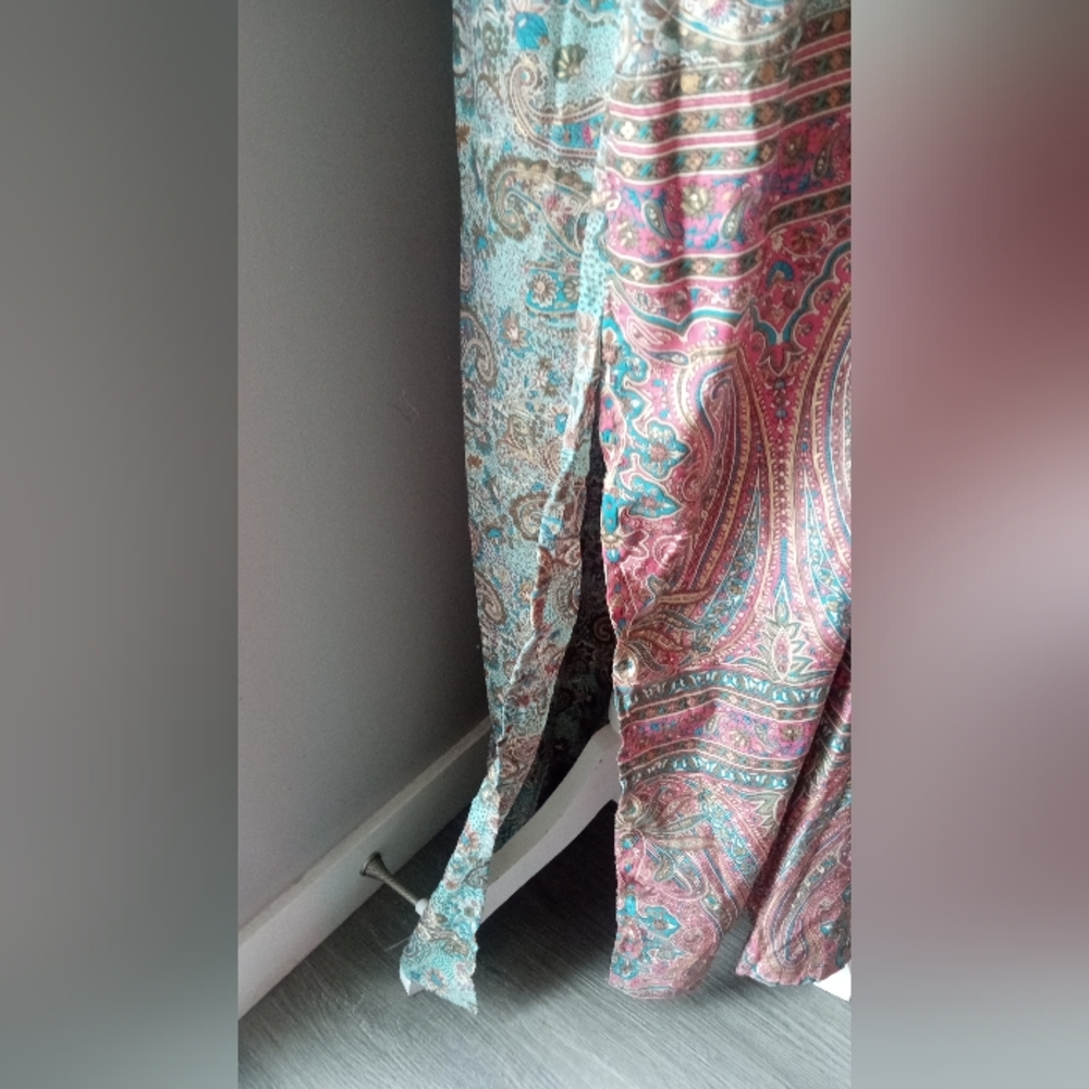 Elegant Paisley Maxi Dress - Picture 5 of 6